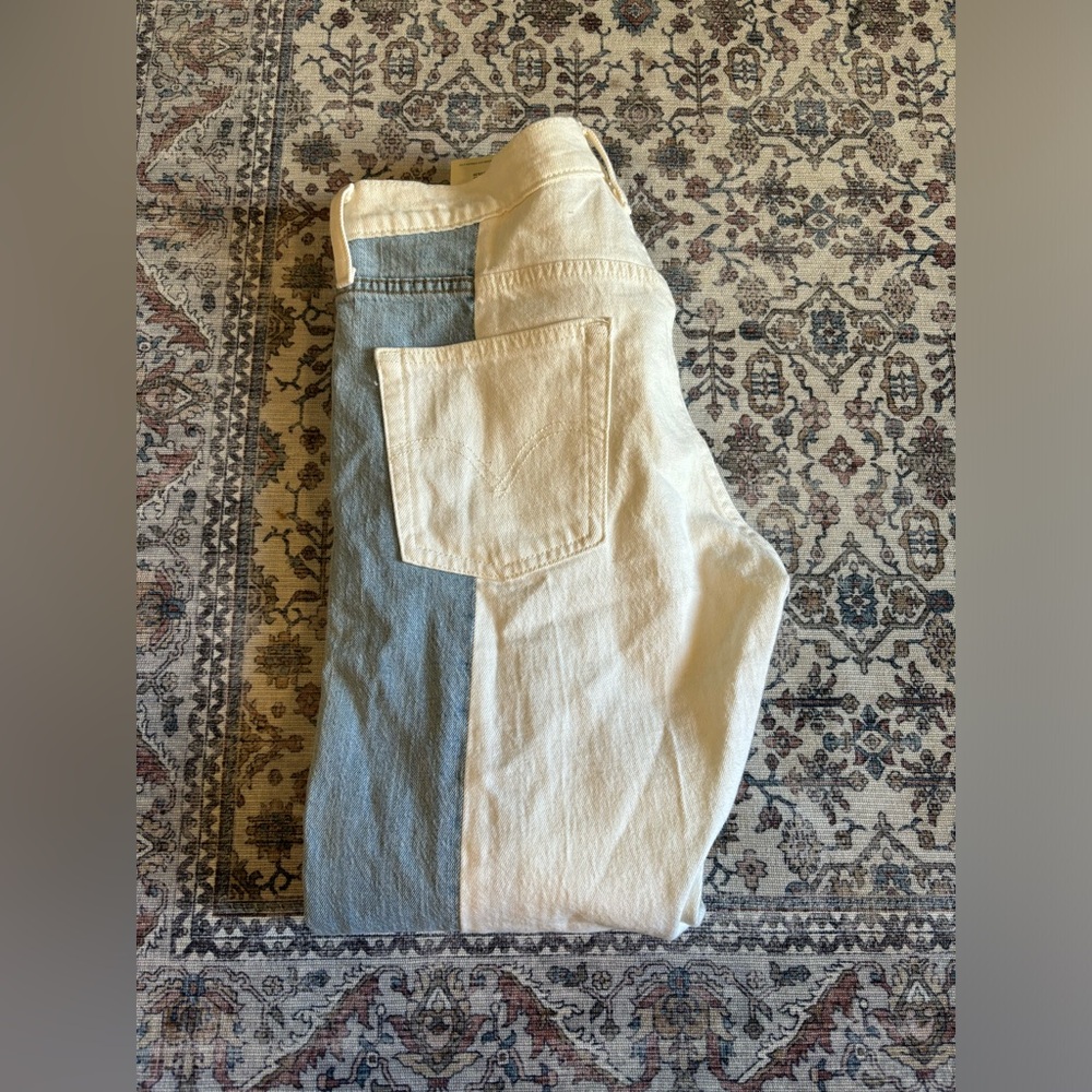 Brand new Levi’s pinstripe jeans

Size 27 x 26 - Picture 2 of 3